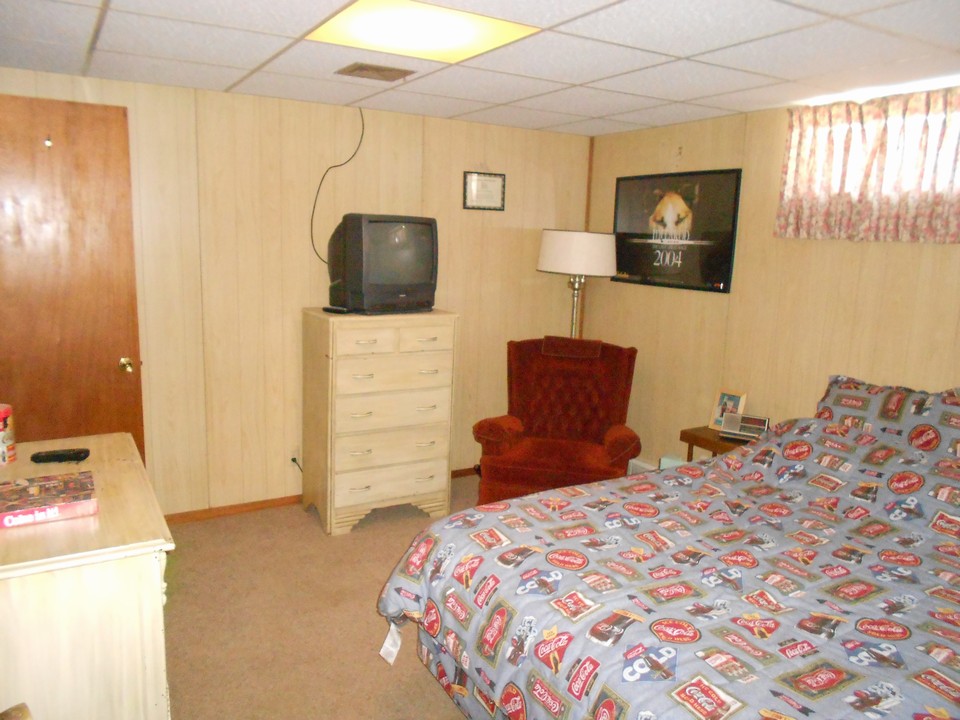 basement bedroom