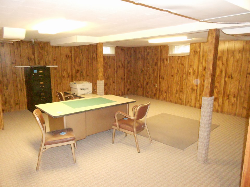 basement very nice family room