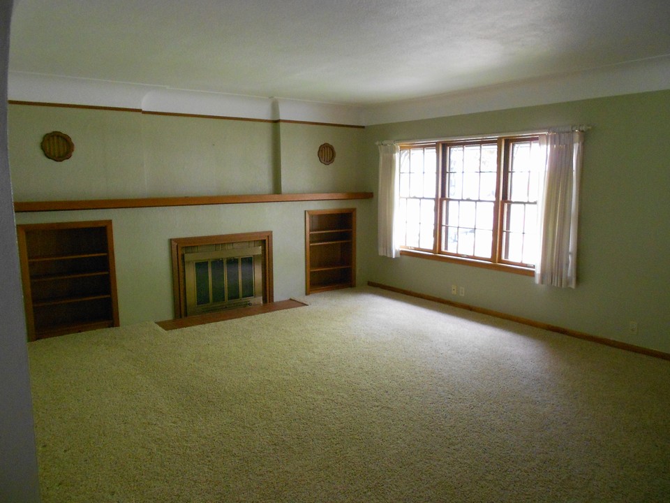 living room windows to the front yard