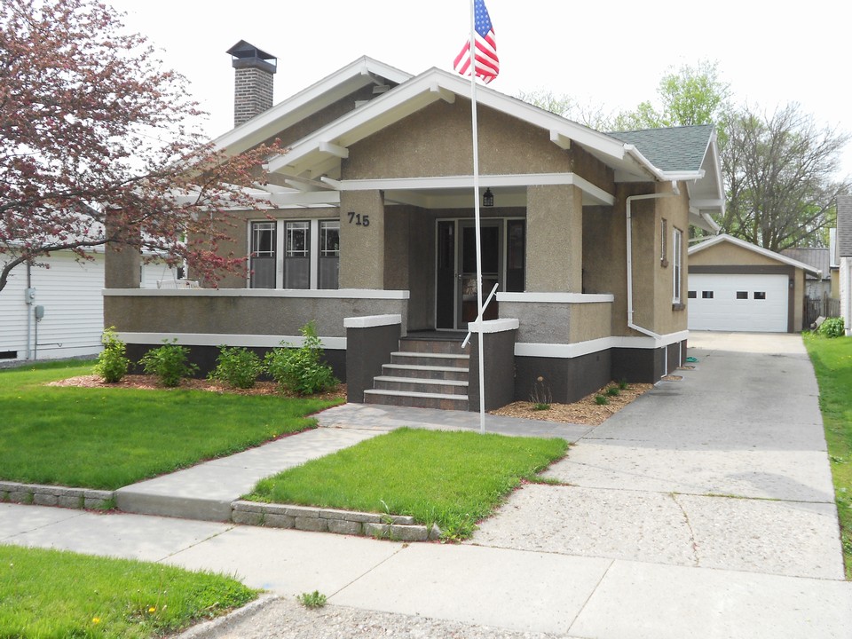 front of home newer landscaping, newer front steps, newer roof