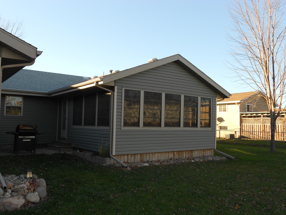 exterior of 3 season porch