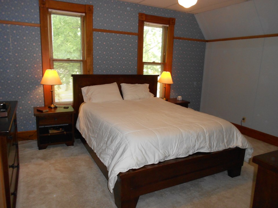 bedroom very nice sized.