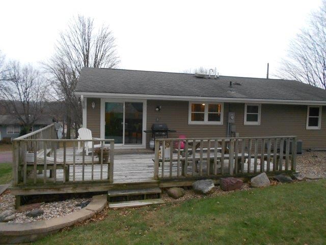 back of house nice big deck for entertaining or relaxing
