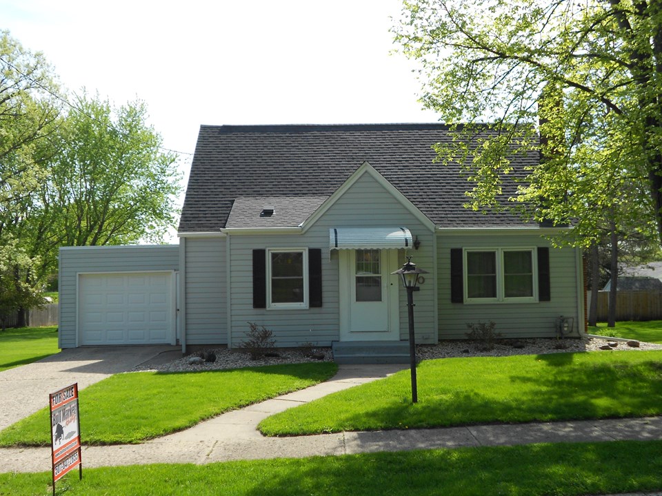 front of home newer roof and windows