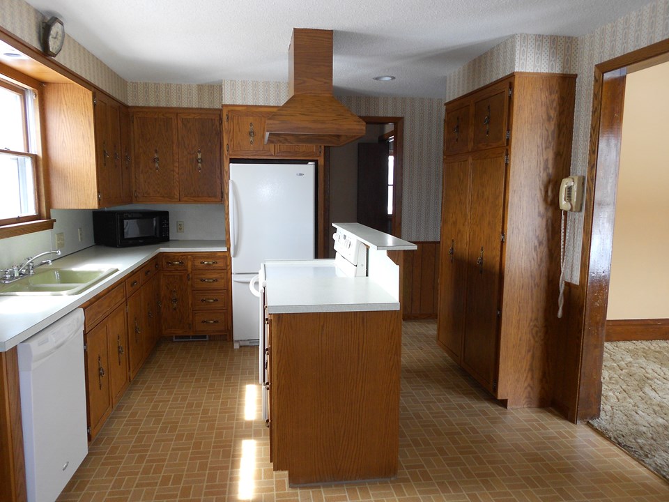 kitchen appliances stay.