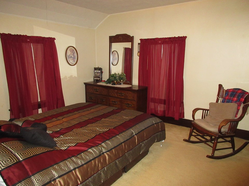 upstairs bedroom 2