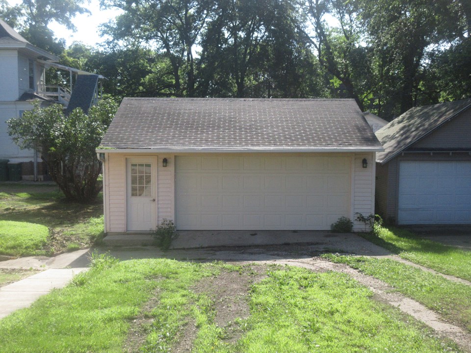 2 car detached garage