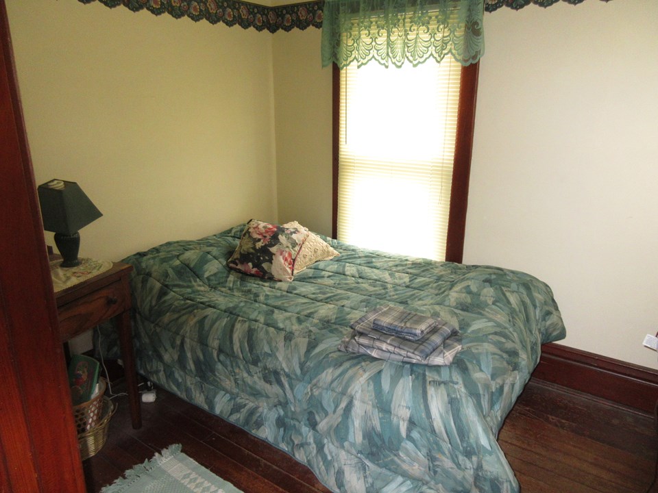 smaller bedroom