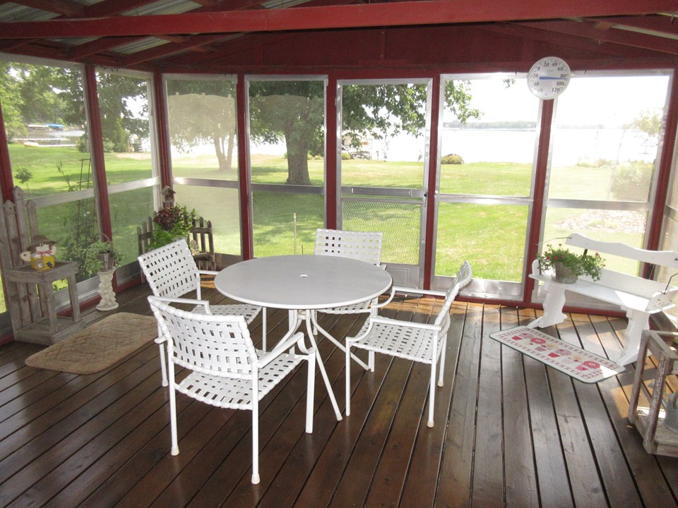 3 season porch there are storm windows for use later in the year.