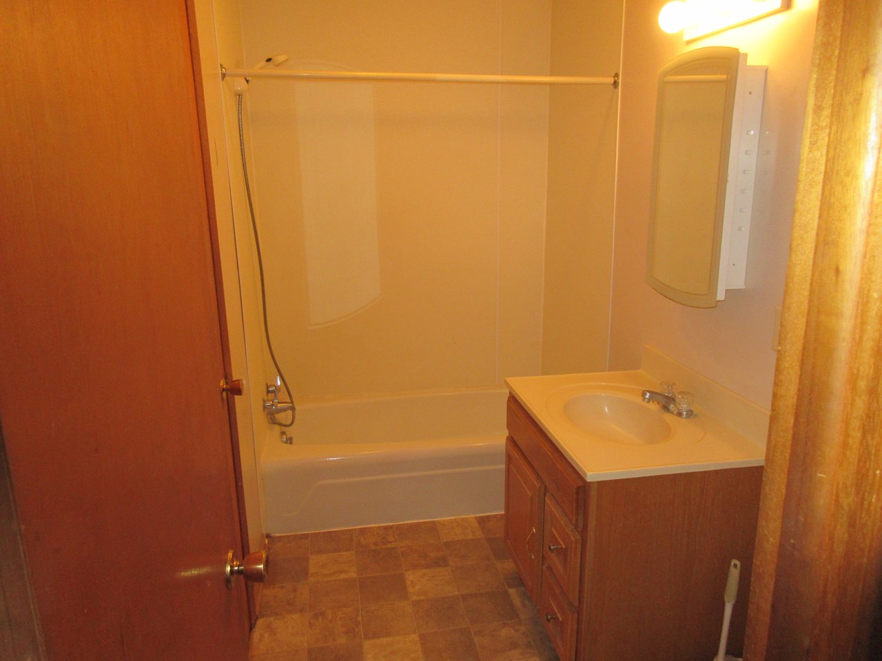 apartment 1 bathroom