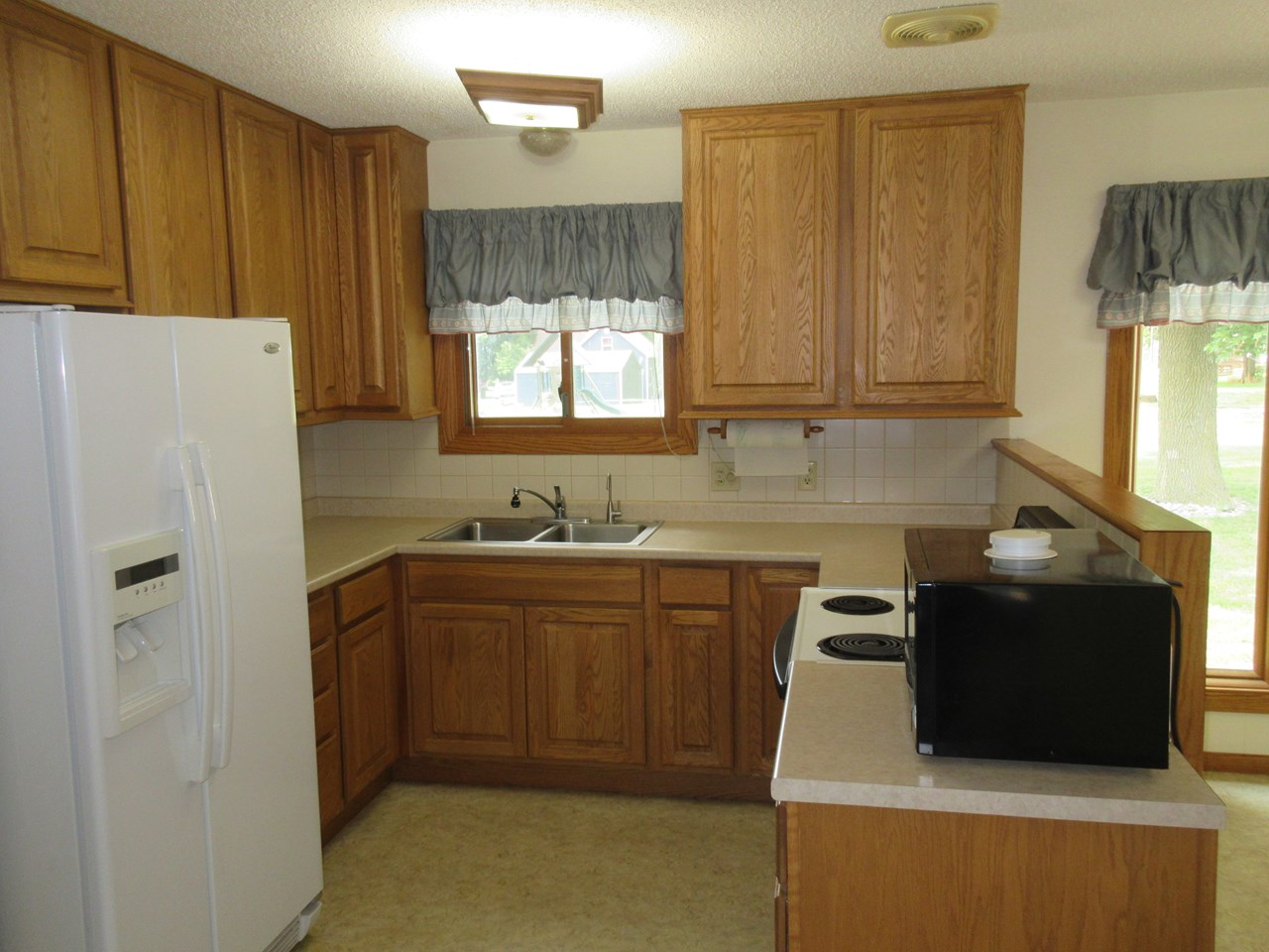 kitchen appliances will stay.