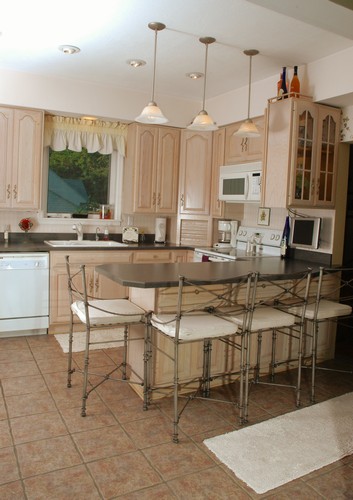kitchen very modern features with a breakfast nook.
