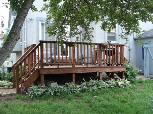 steps off both sides of back deck